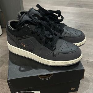 Nike Kids Black and Gray Sneakers